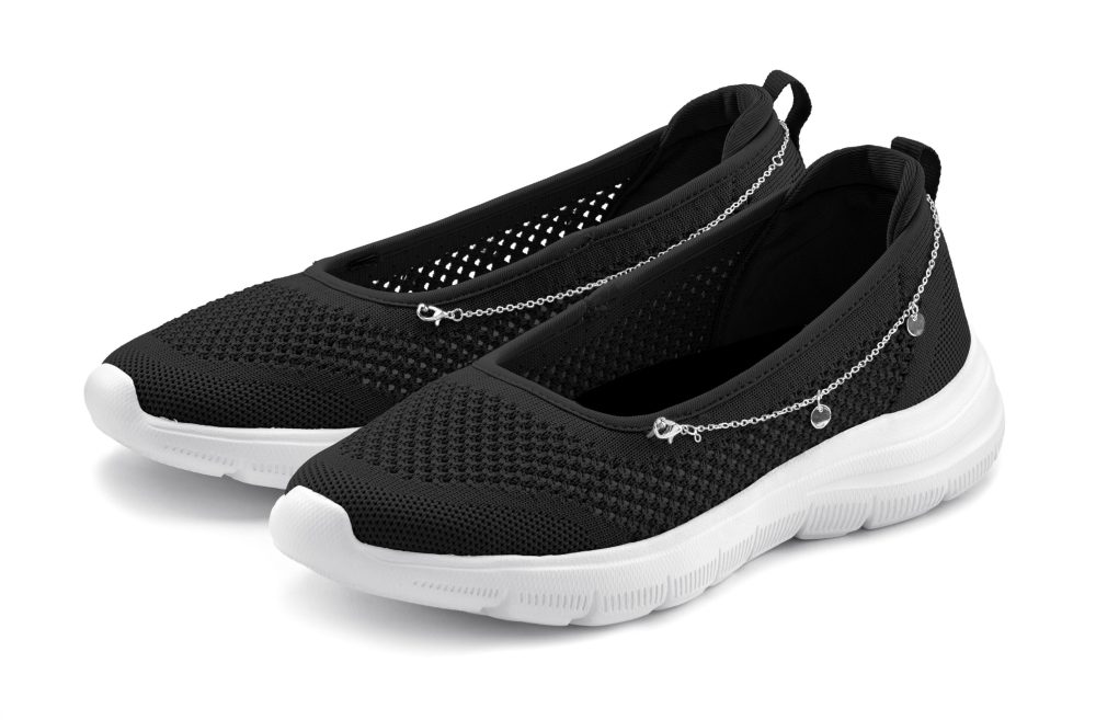 LASCANA Slip-On Sneaker, Ballerina mit Ketten-Element VEGAN
