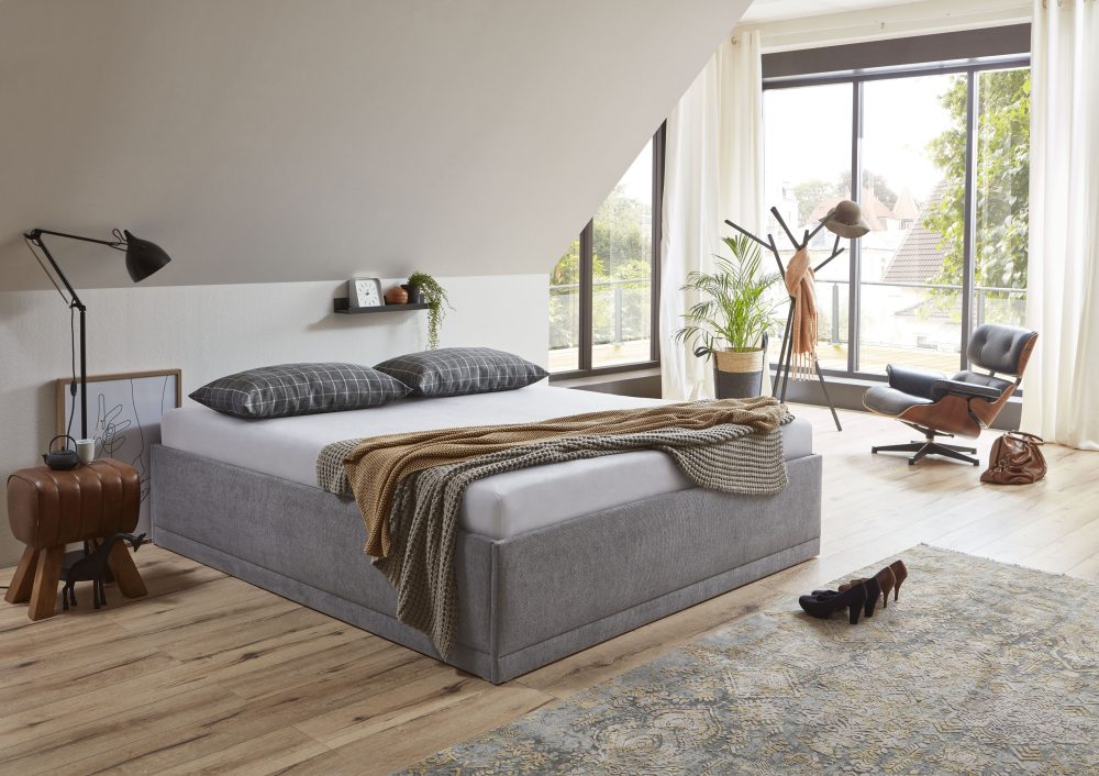 Westfalia Schlafkomfort Polsterbett »Texel«, Komforthöhe mit Zierkissen, inkl. Bettkasten bei Ausführung mit Matratze