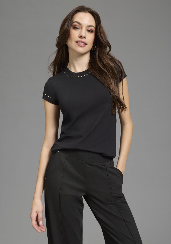 Bruno Banani T-Shirt mit Ziernieten, figurumspielende Passform, Rundhalsausschnitt