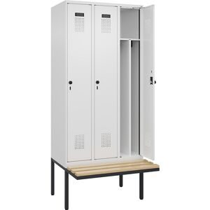 Spind Evolo PLUS mit Trennwand mittig und Sitzbank, 3 Abteile, Trennwand mittig, weiß, B 900 mm, Sicherheits-Drehriegel, mit auskragender Sitzbank, Buche