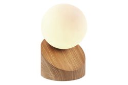 LED-Tischleuchte Alisa mit Fuß in Holzoptik