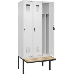 Spind Evolo PLUS mit Trennwand mittig und Sitzbank, 3 Abteile, Trennwand mittig, weiß, B 900 mm, Sicherheits-Drehriegel, mit auskragender Sitzbank, Buche
