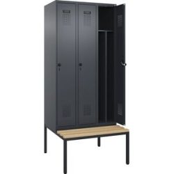 Spind Evolo PLUS mit Trennwand mittig und Sitzbank, 3 Abteile, Trennwand mittig, grau, B 900 mm, Sicherheits-Drehriegel, mit untergebauter Sitzbank, Buche