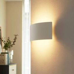 Zeitlose Wandleuchte Naike aus Gips
